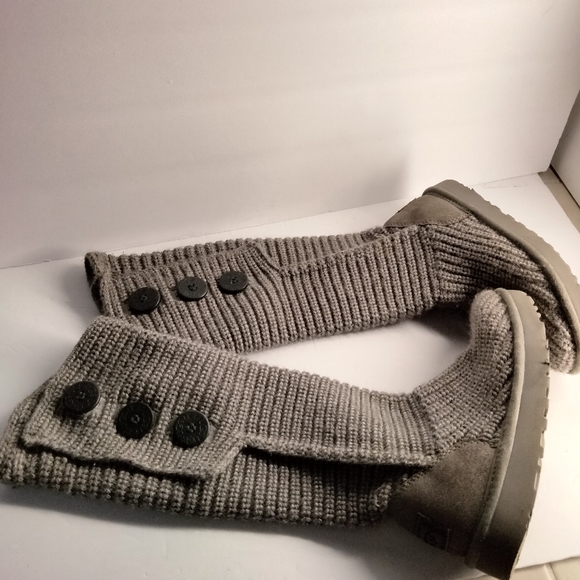 UGG BOOTS - Picture 2 of 5